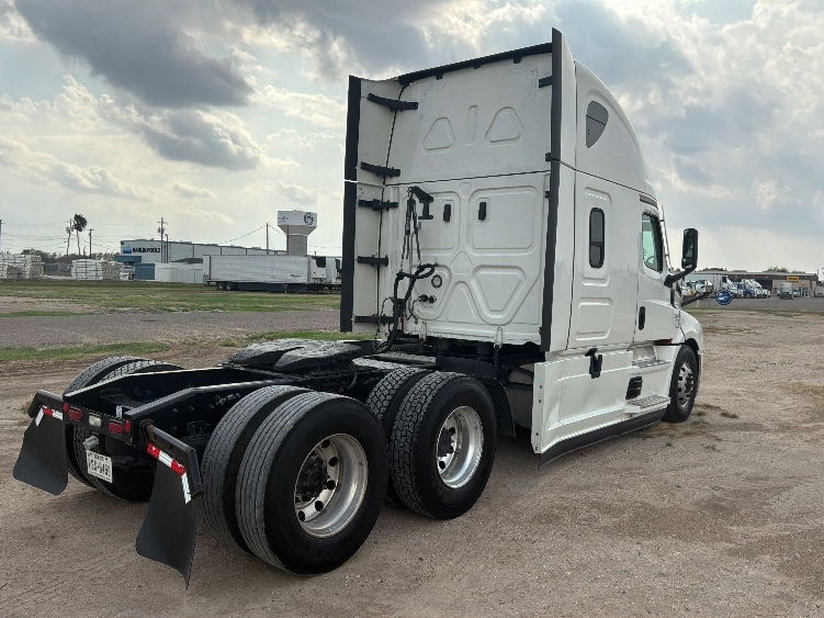 2022 Freightliner Cascadia in San Antonio, TX — photo 7