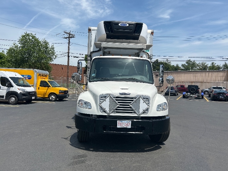 2019 Freightliner eM2 in Springfield, MA — photo 2