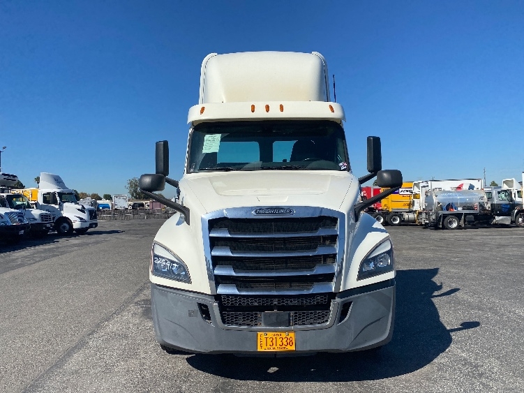 2019 Freightliner Cascadia in Torrance, CA — photo 2