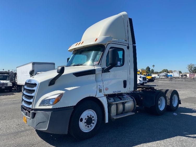 2019 Freightliner Cascadia in Torrance, CA — photo 3