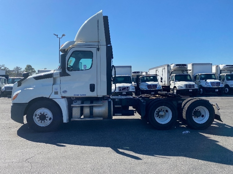 2019 Freightliner Cascadia in Torrance, CA — photo 4