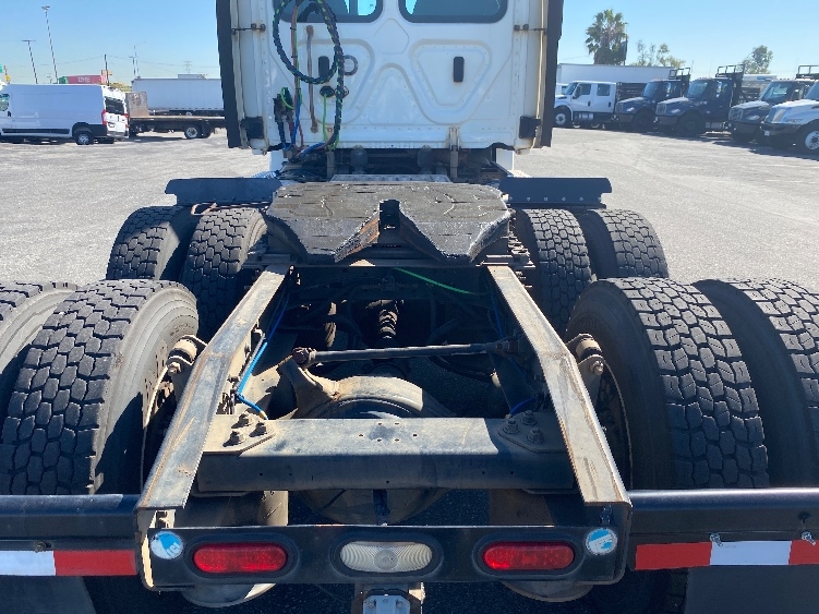 2019 Freightliner Cascadia in Torrance, CA — photo 6