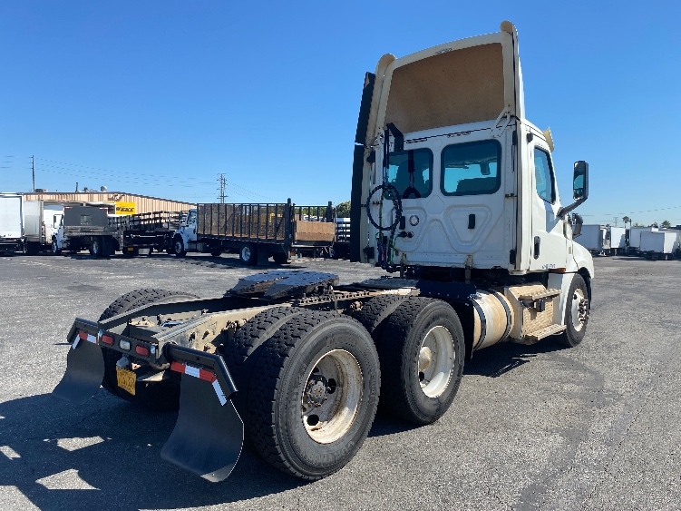 2019 Freightliner Cascadia in Torrance, CA — photo 7