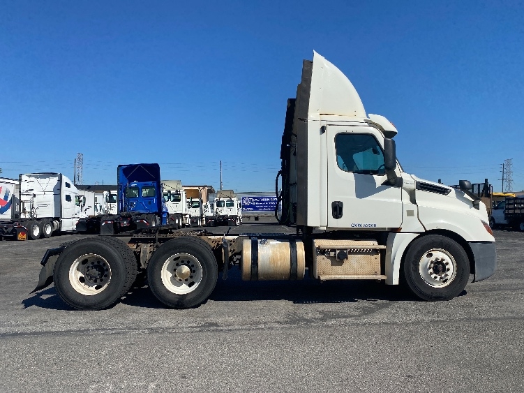2019 Freightliner Cascadia in Torrance, CA — photo 8