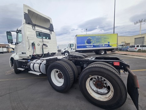 2019 Volvo VNL 300 in Las Vegas, NV — photo 5