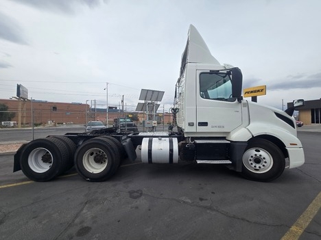 2019 Volvo VNL 300 in Las Vegas, NV — photo 8