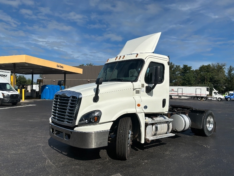 2019 Freightliner Cascadia in Burlington, NJ — photo 3