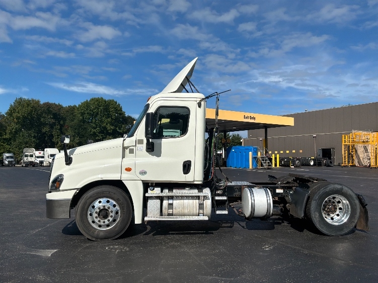 2019 Freightliner Cascadia in Burlington, NJ — photo 4