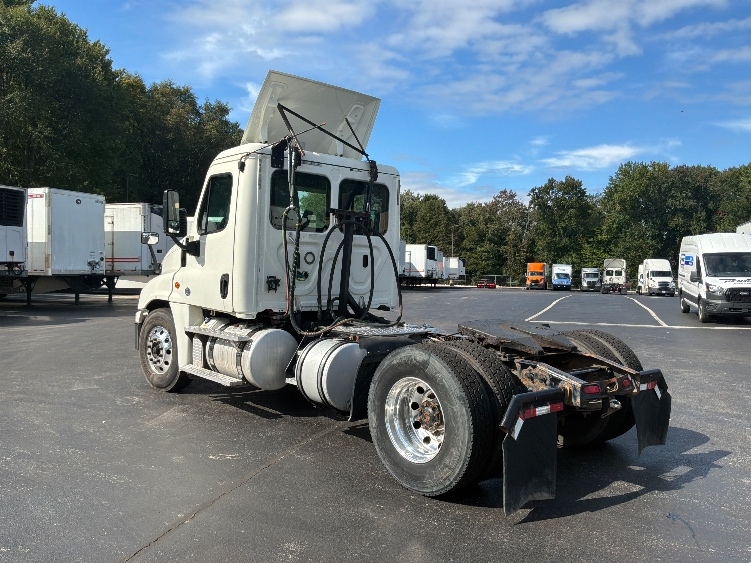 2019 Freightliner Cascadia in Burlington, NJ — photo 5