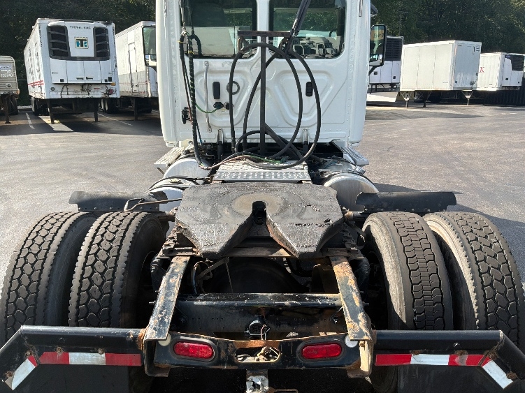 2019 Freightliner Cascadia in Burlington, NJ — photo 6