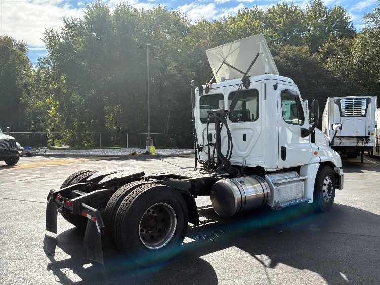 2019 Freightliner Cascadia in Burlington, NJ — photo 7