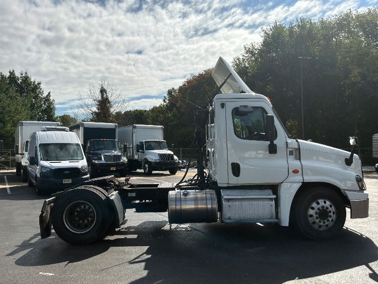 2019 Freightliner Cascadia in Burlington, NJ — photo 8