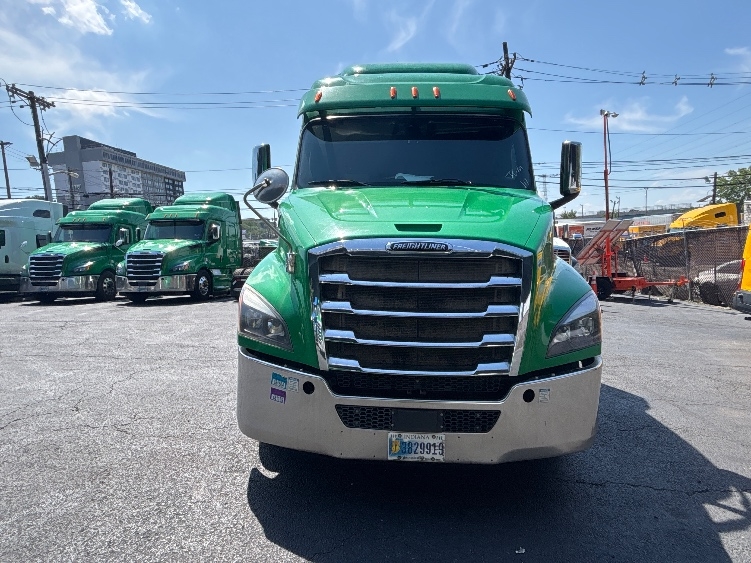 2019 Freightliner Cascadia in North Bergen, NJ — photo 2