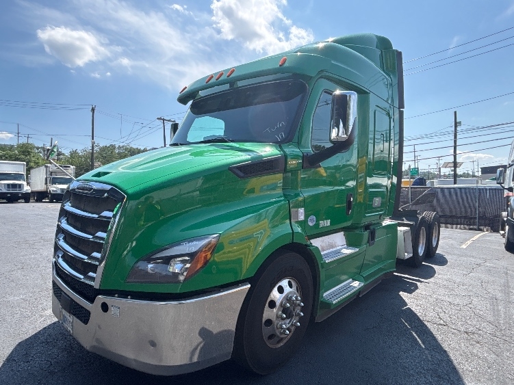 2019 Freightliner Cascadia in North Bergen, NJ — photo 3