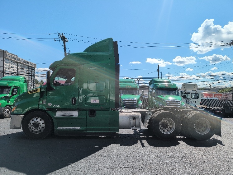 2019 Freightliner Cascadia in North Bergen, NJ — photo 4