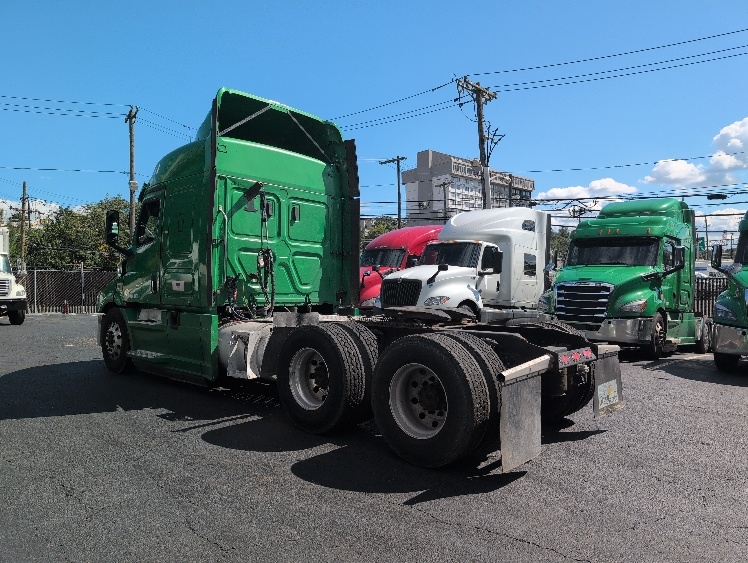 2019 Freightliner Cascadia in North Bergen, NJ — photo 5