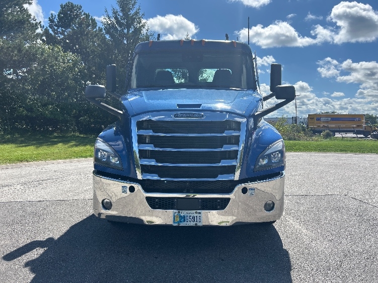 2021 Freightliner Cascadia in Reading, PA — photo 2