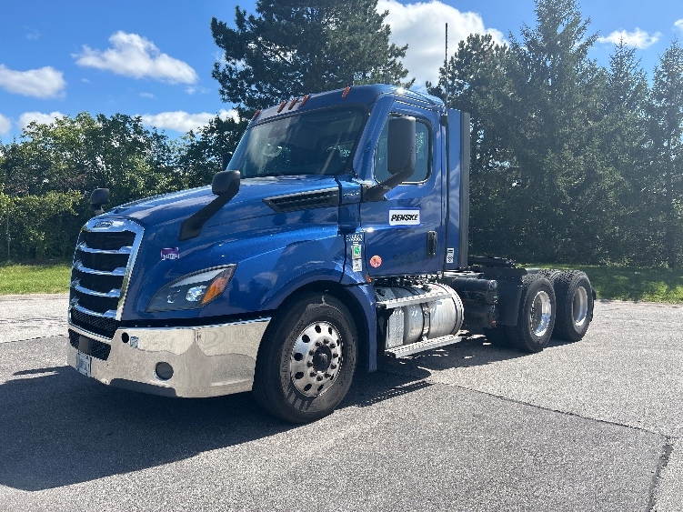 2021 Freightliner Cascadia in Reading, PA — photo 3
