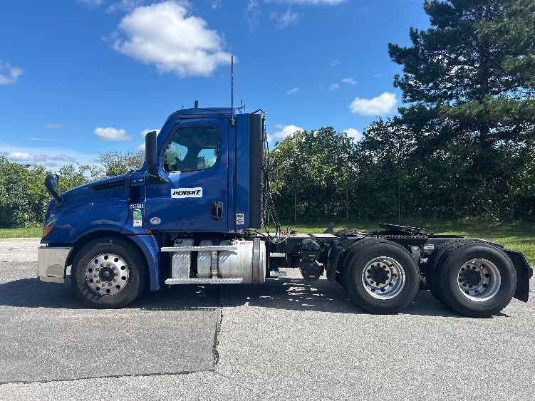 2021 Freightliner Cascadia in Reading, PA — photo 4