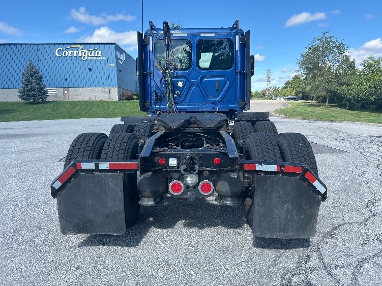 2021 Freightliner Cascadia in Reading, PA — photo 6