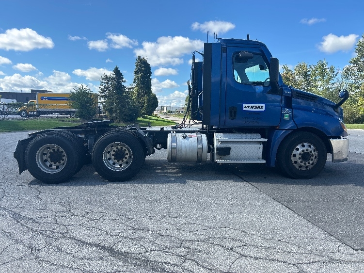 2021 Freightliner Cascadia in Reading, PA — photo 8
