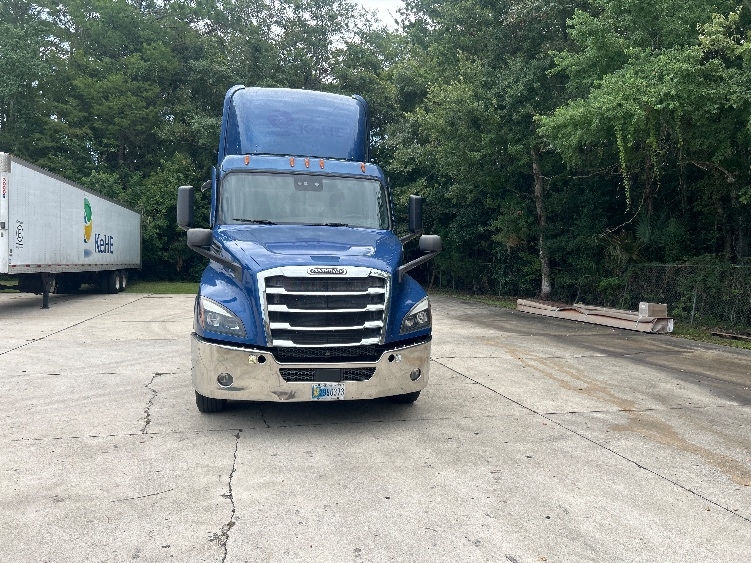 2021 Freightliner Cascadia in Ocala, FL — photo 2