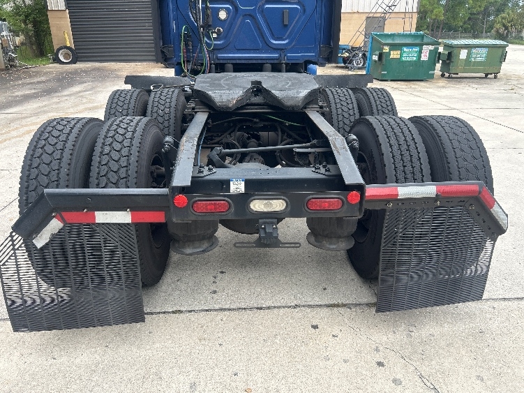 2021 Freightliner Cascadia in Ocala, FL — photo 6