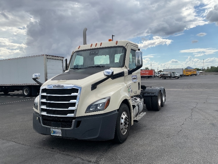 2021 Freightliner Cascadia in Phoenix, AZ — photo 3