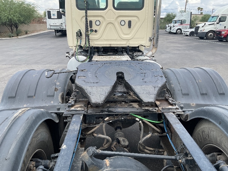 2021 Freightliner Cascadia in Phoenix, AZ — photo 6