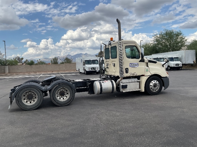2021 Freightliner Cascadia in Phoenix, AZ — photo 8