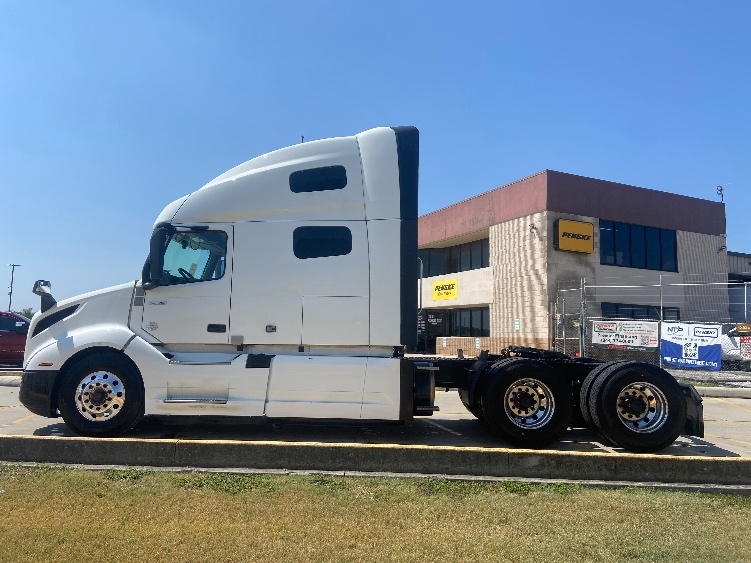2024 Volvo VNL 760 in San Antonio, TX — photo 4