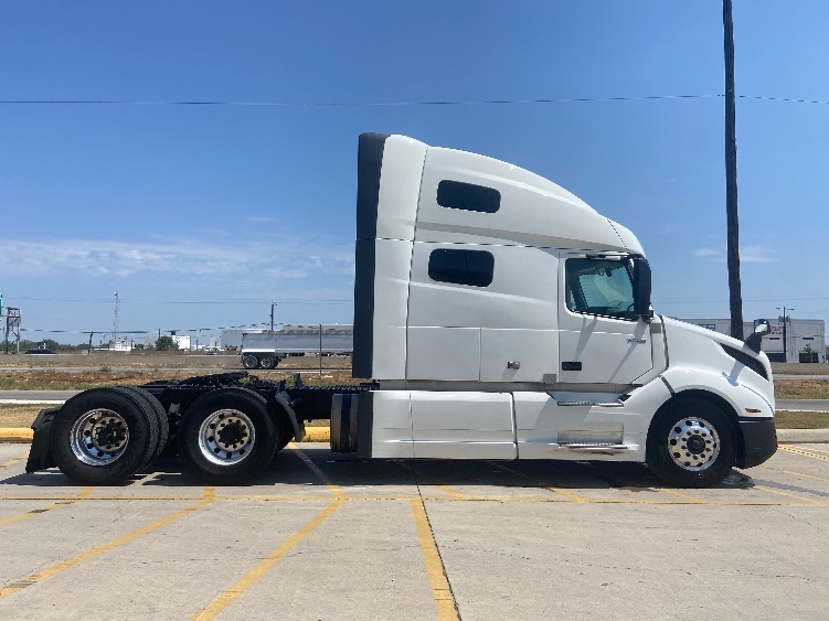 2024 Volvo VNL 760 in San Antonio, TX — photo 8