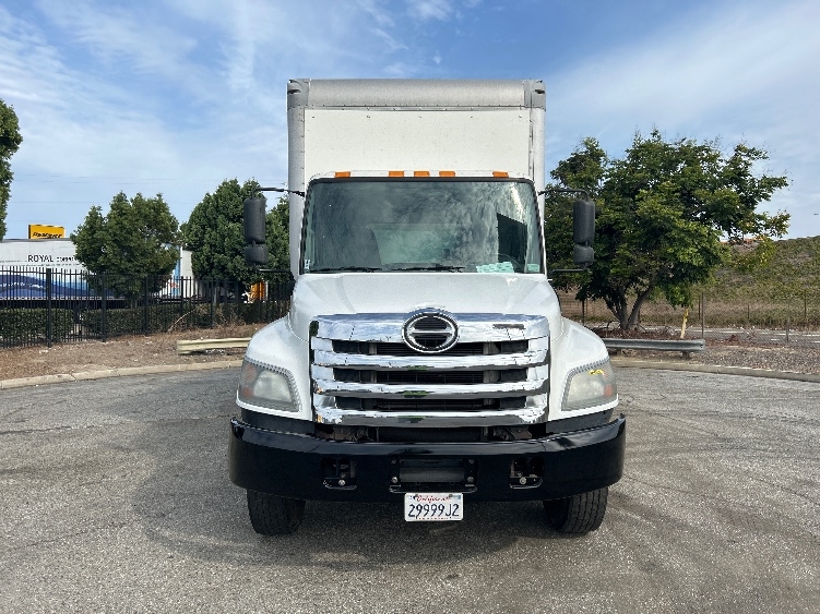 2019 Hino 268 in Torrance, CA — photo 2