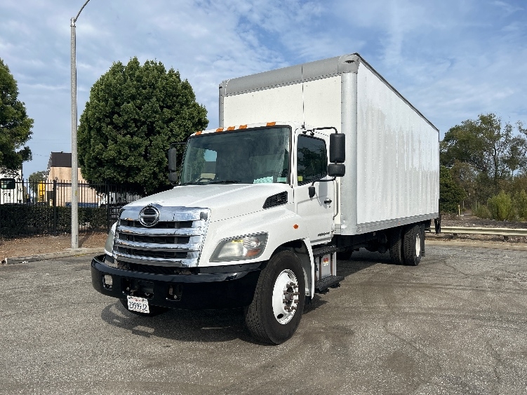 2019 Hino 268 in Torrance, CA — photo 3