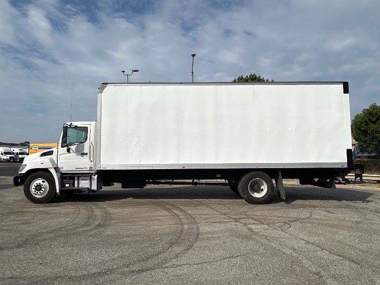 2019 Hino 268 in Torrance, CA — photo 4