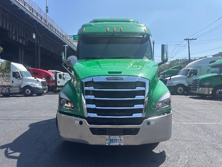 2019 Freightliner Cascadia in Dayton, NJ — photo 2