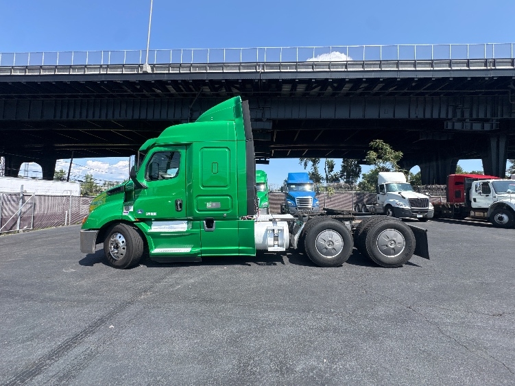 2019 Freightliner Cascadia in Dayton, NJ — photo 4