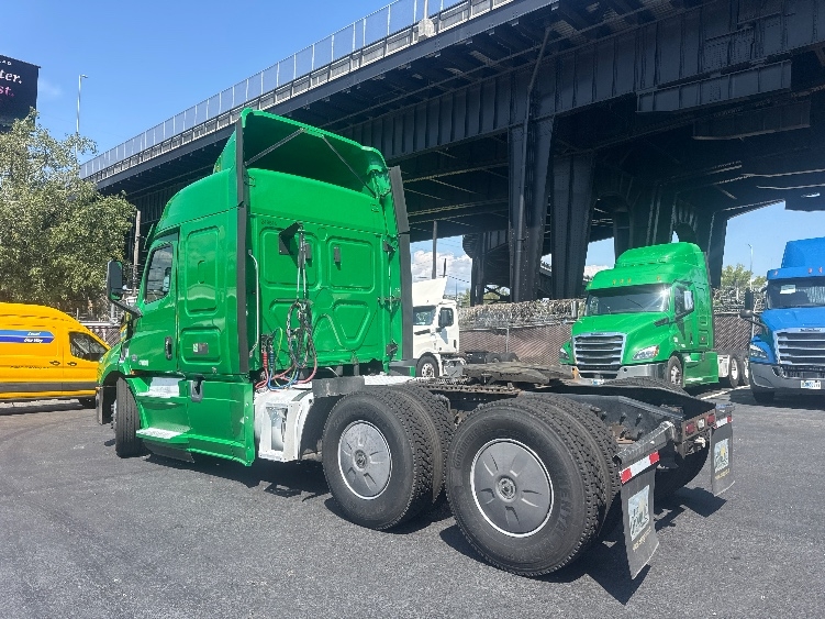 2019 Freightliner Cascadia in Dayton, NJ — photo 5