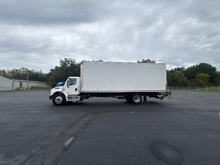 2021 Freightliner eM2 in Middlefield, OH — photo 4