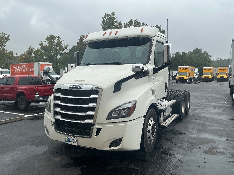 2019 Freightliner Cascadia in Pensacola, FL — photo 3