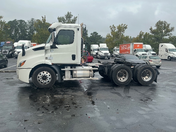 2019 Freightliner Cascadia in Pensacola, FL — photo 4
