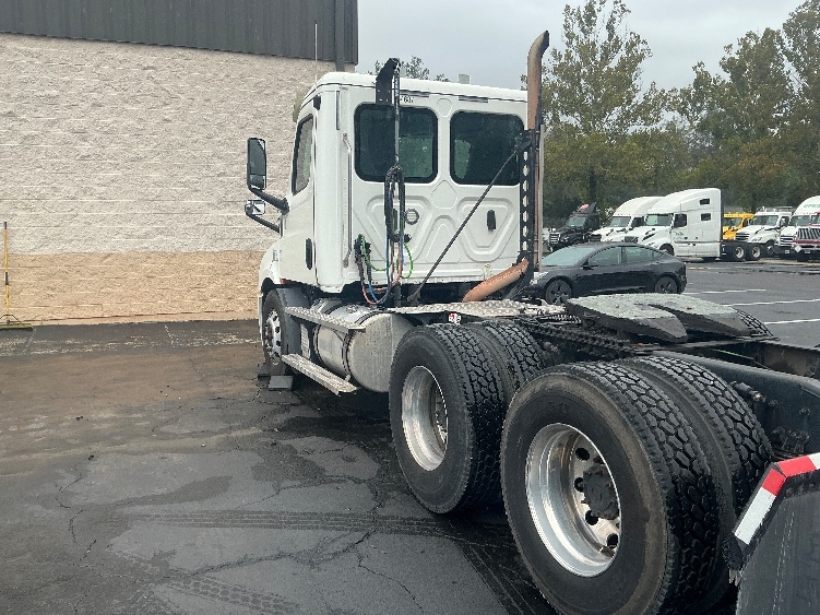 2019 Freightliner Cascadia in Pensacola, FL — photo 5