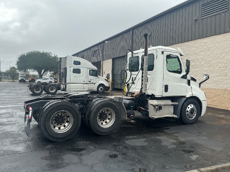 2019 Freightliner Cascadia in Pensacola, FL — photo 8