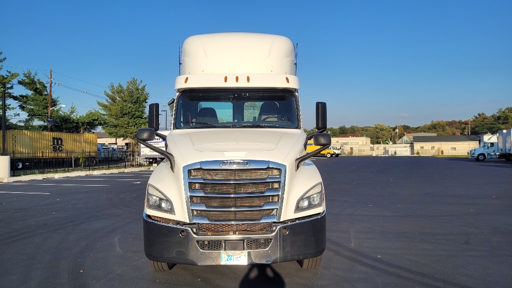 2019 Freightliner Cascadia in South Plainfield, NJ — photo 2