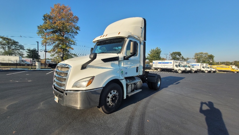 2019 Freightliner Cascadia in South Plainfield, NJ — photo 3