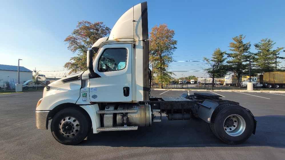 2019 Freightliner Cascadia in South Plainfield, NJ — photo 4