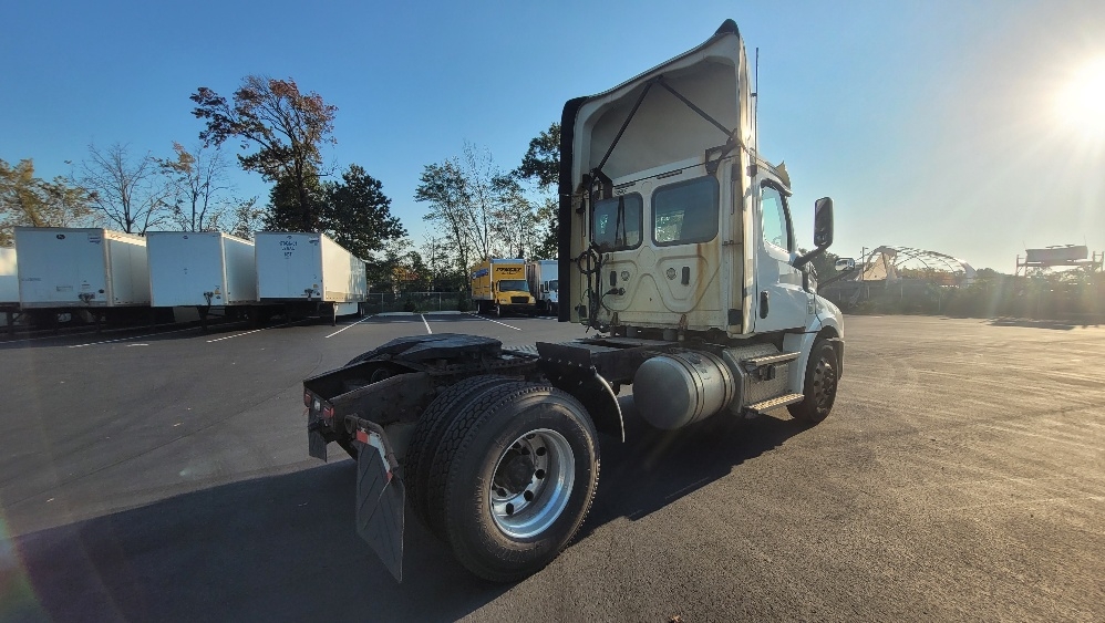 2019 Freightliner Cascadia in South Plainfield, NJ — photo 6