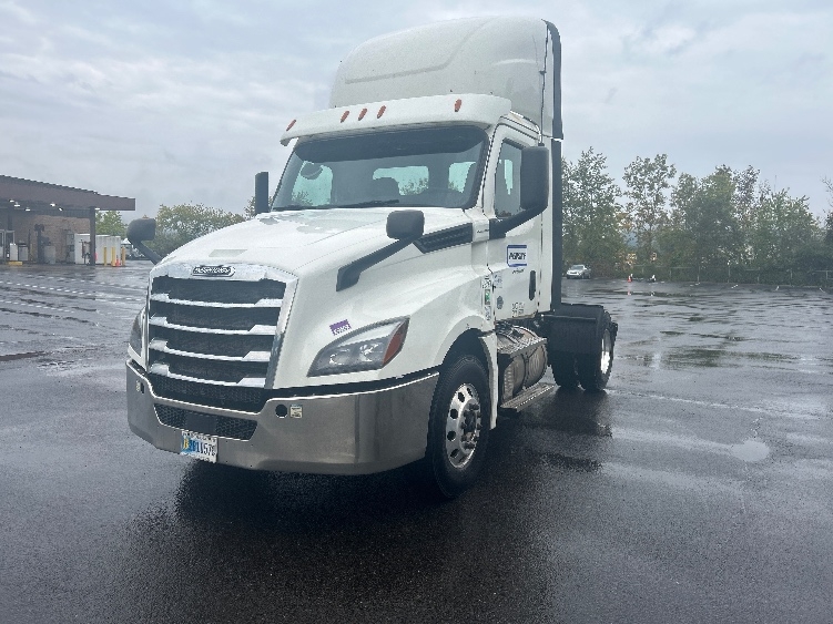2019 Freightliner Cascadia in Binghamton, NY — photo 3