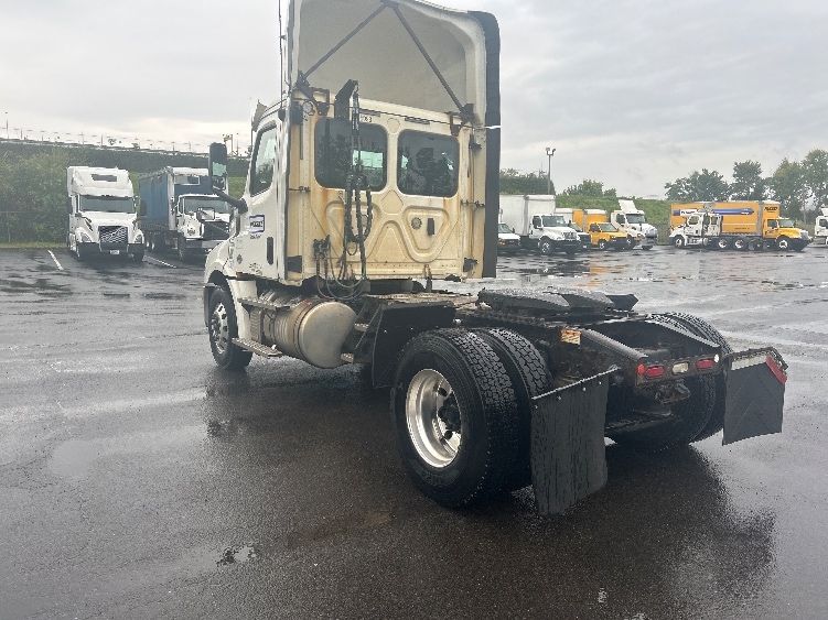 2019 Freightliner Cascadia in Binghamton, NY — photo 5
