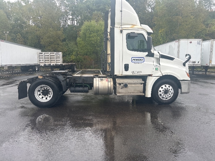2019 Freightliner Cascadia in Binghamton, NY — photo 8